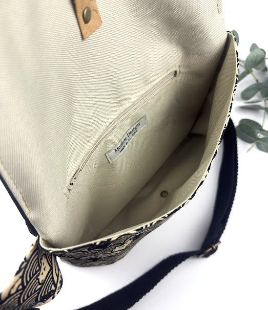 Haralson Hip Bag - Black Cats in Waves